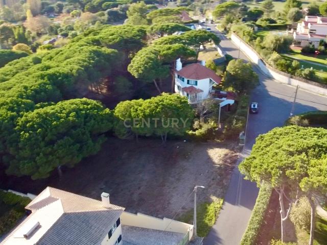 Lote de Terreno Urbano com Vista Deslumbrante – Galamares, Sintra