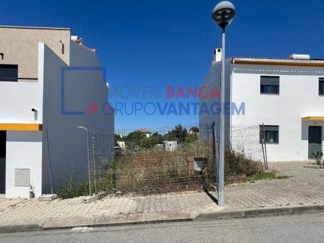 Lote de terreno urbano em Fortios, com 128,34m², destinado à construção de moradia unifamiliar