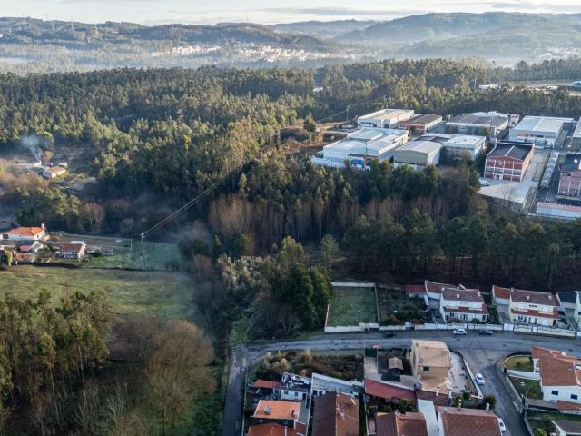 Lote de Terreno urbano, para construção de 1 Moradia, em Arrifana Santa Maria da Feira