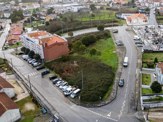 Lote de Terreno urbano, para construção em altura de 15 frações, em Santa Maria da Feira