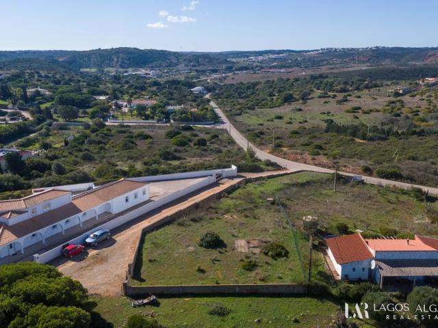 Lote de terreno urbano situado numa urbanização entre B. S. Miguel e Budens