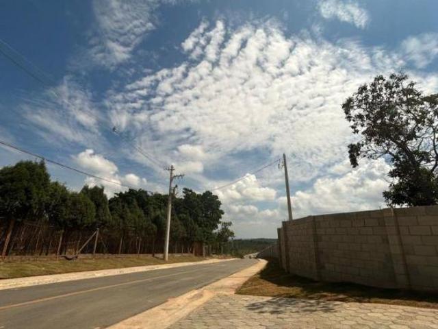 Lote de 1.000M² com Matrícula individual direto no asfalto em Alumínio
