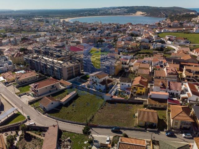 Lote de 1.050m2 com Moradia T3 em São Martinho do Porto