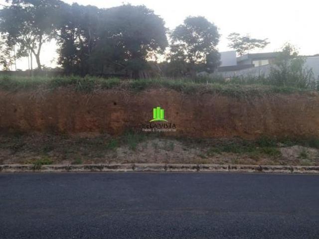 Lote de 1.100 m² em Cond. Champagne