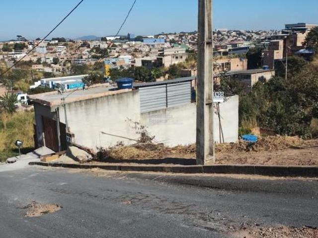 LOTE DE 250 M2 COM AGUA E LUZ