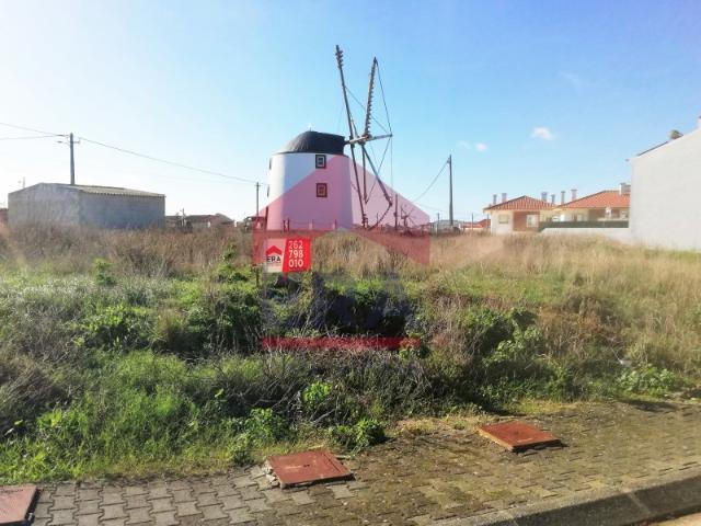 Lote de 224,80m2 em Casais de Júlio, Peniche