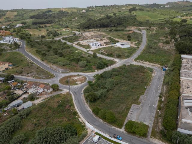 Lote de 499 m2 com Alvará para Prédio de 9 Frações em Alenquer