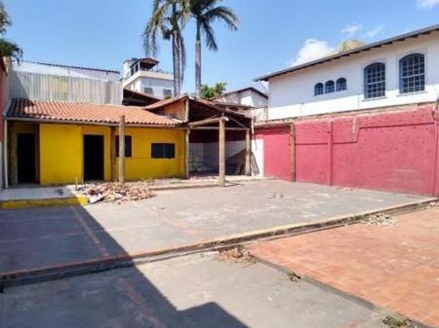 LOTE DE 540 METROS BEM LOCALIZADO NO BAIRRO COPACABANA