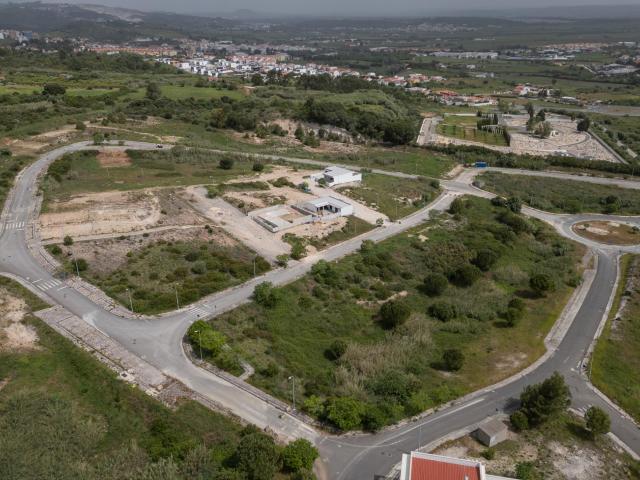 Lote de 670 m2 com Alvará para Prédio de 9 Frações em Alenquer