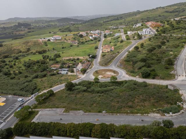 Lote de 798 m2 com Alvará para Prédio de 9 Frações em Alenquer