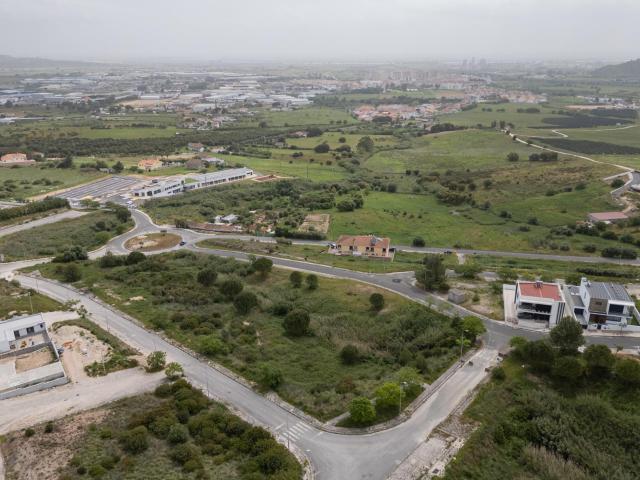 Lote de 730 m2 com Alvará para Prédio de 9 Frações em Alenquer