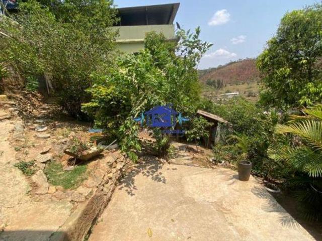 lote declive medindo 360m²