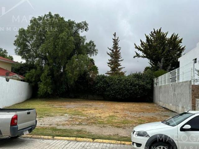 Lote Exclusivo en Venta Fracc Arboledas de Santa Elena: Tu Espacio Privado en Pachuca 594 M2
