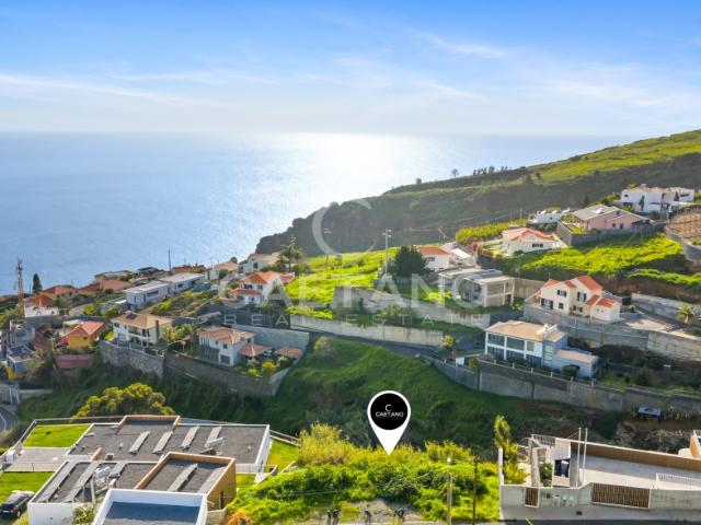 Lote Exclusivo no Estreito da Calheta