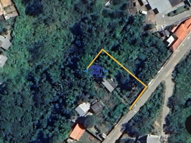 Lote em otima localizaçao medindo aproximadamente 660m² sendo 22 m pela frente. possui declive acent