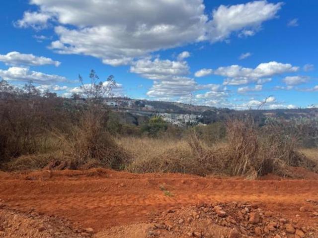 Lote em bairro valorizado com financiamento próprio!