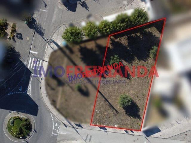 Lote para prédio no centro da Freixianda