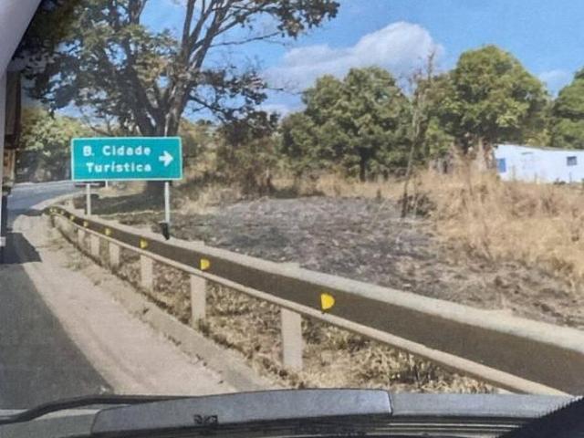 LOTE EM TRÊS MARIAS