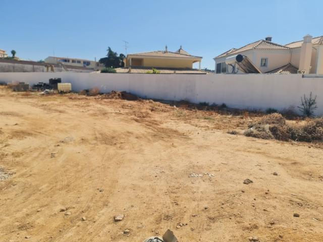 Lote em Urbanização com projeto aprovado para construção de moradia geminada V4