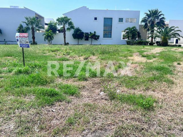 Lote en Paraiso Marina