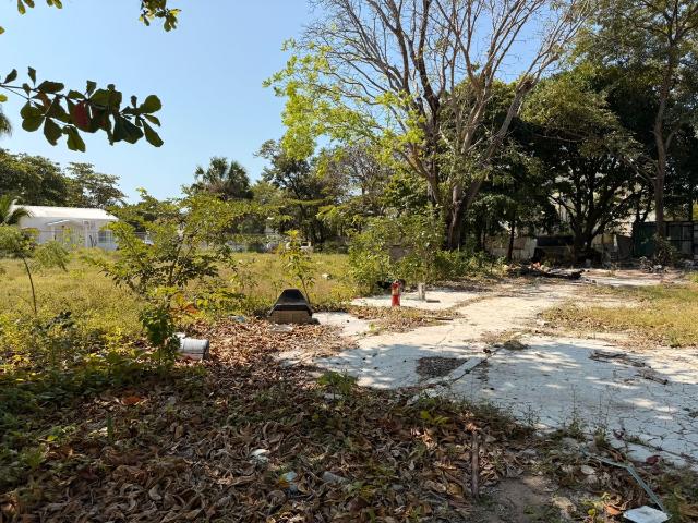 LOTE EN VENTA CON CONSTRUCCIÓN PRECIO NEGOCIABLE, EN CIUDAD DEL CARMEN, CAMPECHE