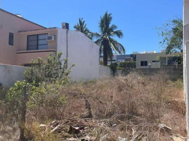 LOTE EN VENTA EN CALLE SIERRA NEVADA LOMAS DE MAZATLÁN