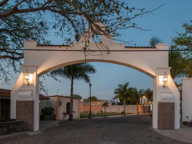 LOTE EN VENTA EN ESQUINA EN EL FRACC HACIENDA NOGUERAS, COMALA, COLIMA, MEXICO