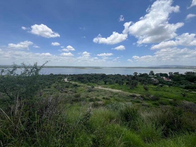 Lote en venta en Pantoja con vista a la Presa de San Miguel