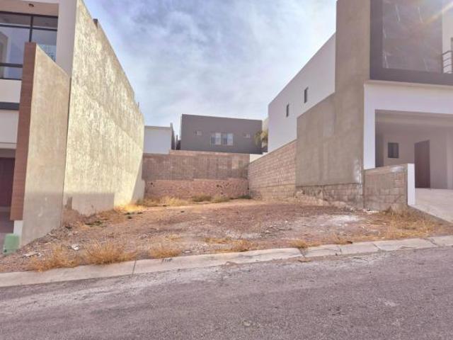 LOTE EN VENTA 247M2 FRACC. VALDIVIA I $2,347,875