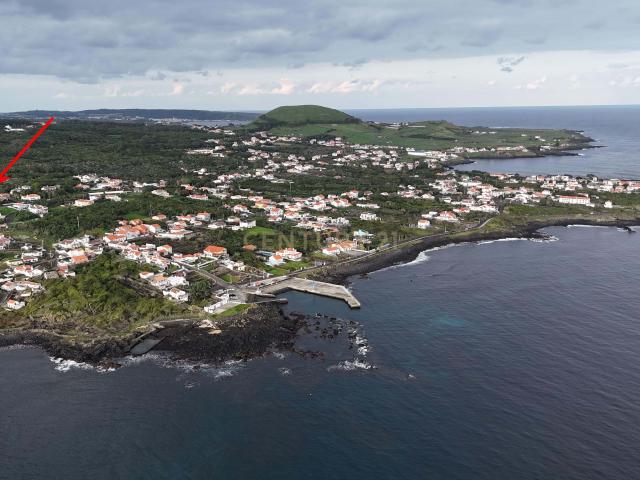 Lote para construção na Estrada da Madre Deus no Porto Martins, Praia da Vitória