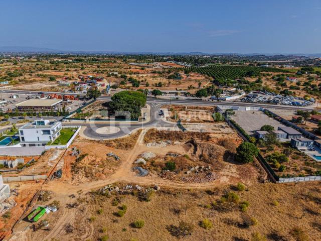 Lote para construção na Urbanização da Encosta Dourada Pêra