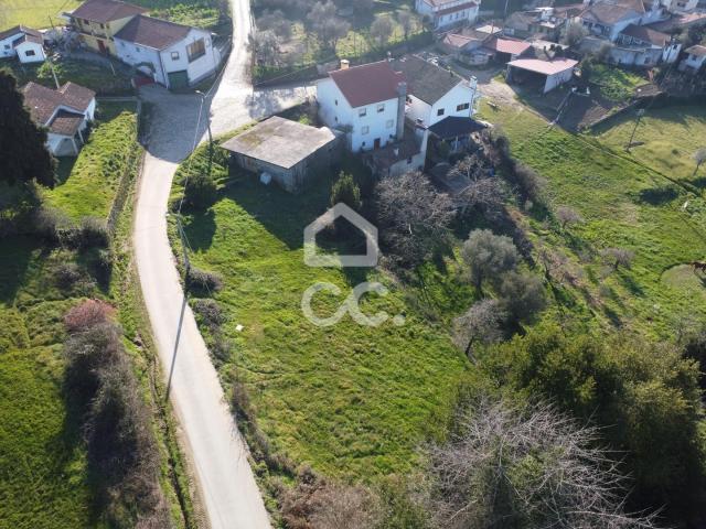 Lote para construção com 803m2 em Chaves
