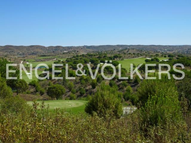 Lote para Construção com Projeto Aprovado em Resort de Golfe