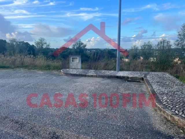 Lote de 555 m² para moradia em urbanização tranquila, Leiria