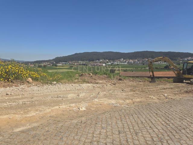 Lote para construção de moradia de três frentes, Vilar de Figos, Lote5