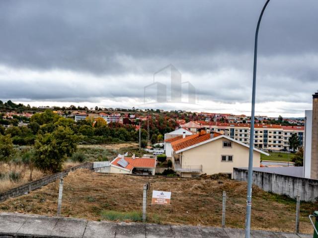 Lote para construção de moradia isolada