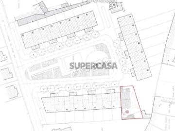 Lote para construção de moradia T4, com três frentes em Castêlo da Maia Maia