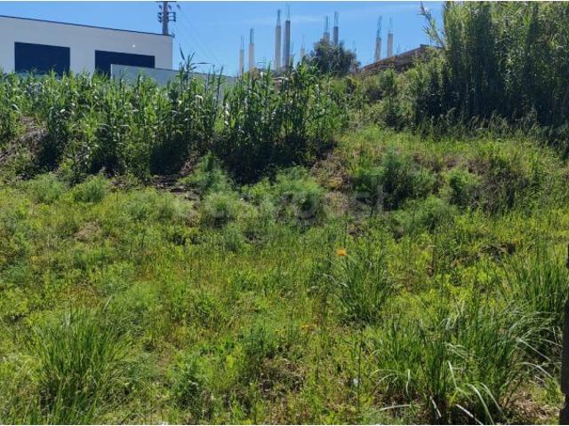 Lote para construção de moradia unifamiliar