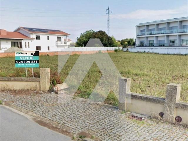 Lote para construção de moradia unifamiliar no centro de Avanca