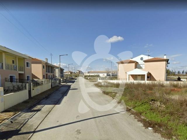 Lote para construção de duas moradias M4 geminadas na Mealhada