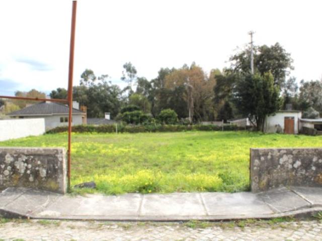 Lote para construção em Paços de Brandão