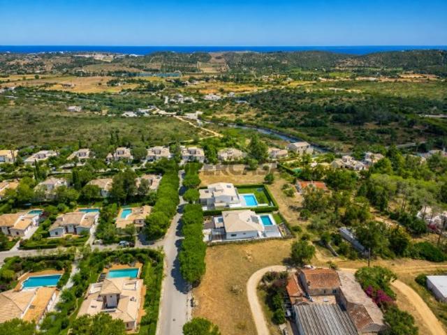 Lote para Construção Perto das Praias e de Lagos