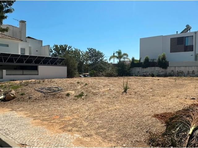 Lote para construção urbana, perto da Praia de Faro, Montenegro Algarve