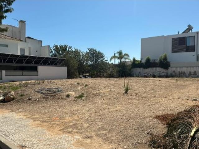 Lote para construção urbana, perto da Praia de Faro, Montenegro Algarve
