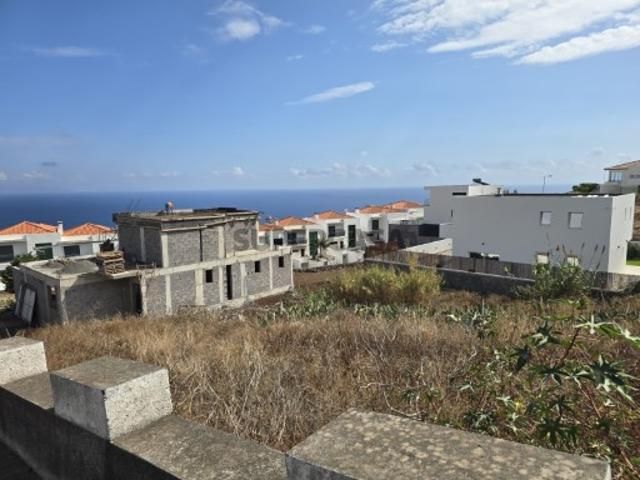 Terreno com Projeto Aprovado no Caniço Vista Mar | Madeira