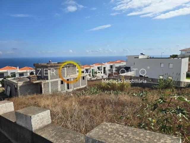 Terreno com Projeto Aprovado no Caniço Vista Mar | Madeira