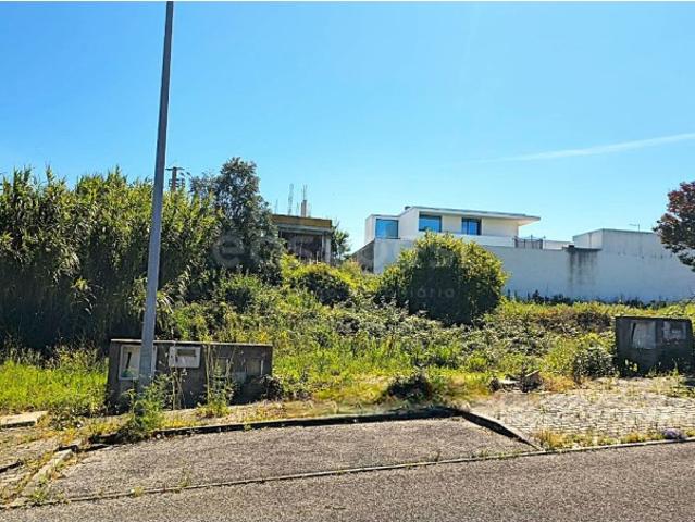 Lote para moradia unifamiliar em zona residencial de Prestígio