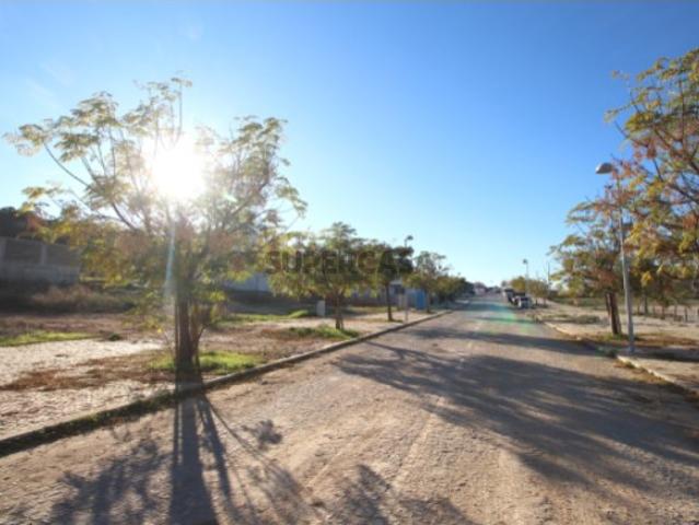 Lote de terreno com projeto aprovado para Moradia de Luxo na Marina de Albufeira T3+1 e Piscina