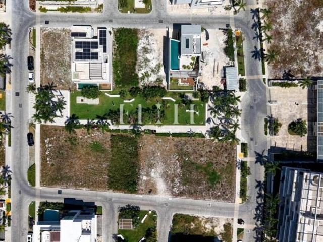Lote Residencial de 220 en La Marina Puerto Cancun