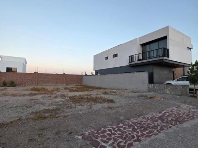 LOTE RESIDENCIAL DE 300 m2 EN VENTA ALTOZANO CD JUJAREZ